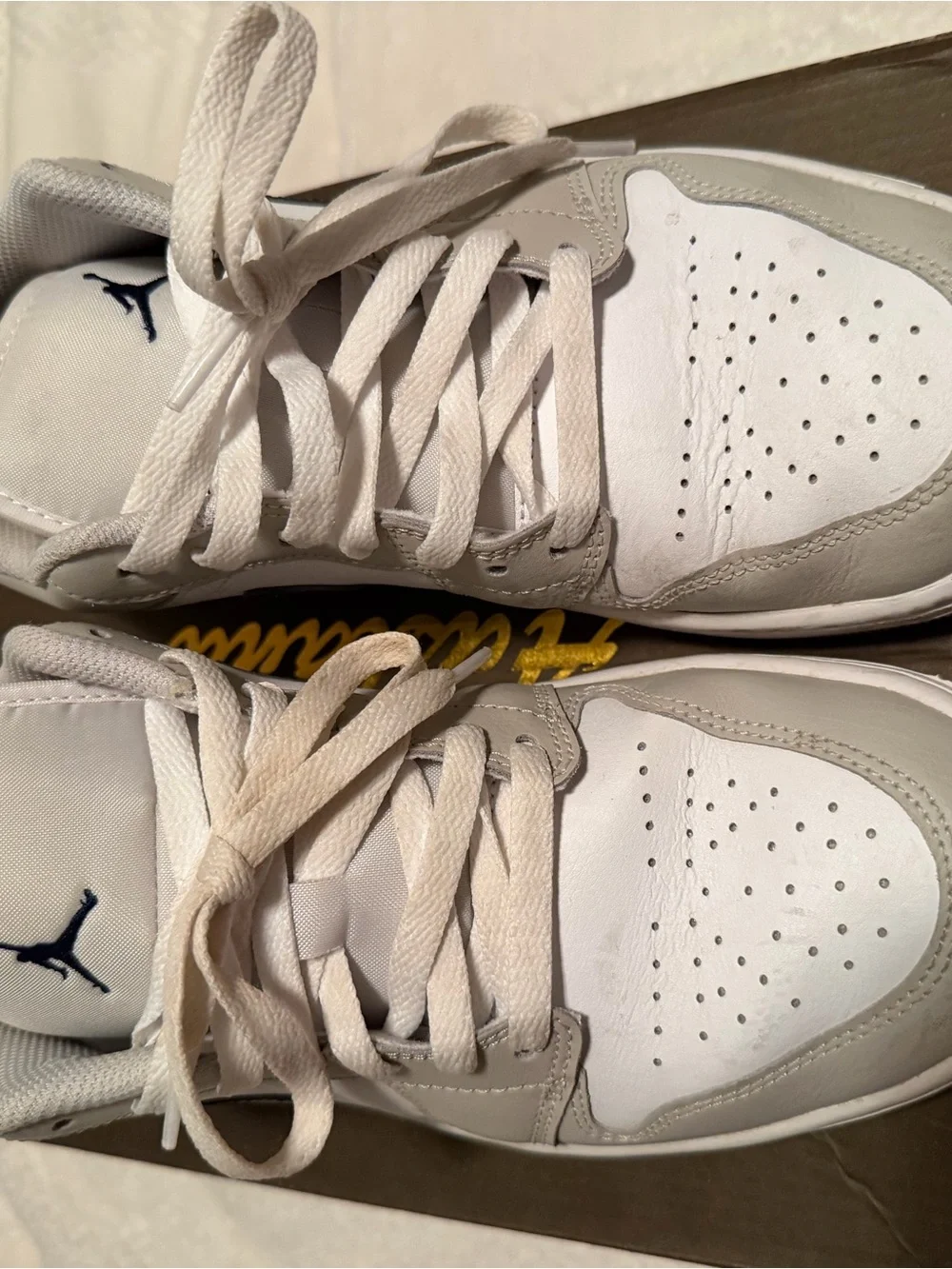 Jordan Kids Low-Top Sneakers in White, Light Gray and Navy